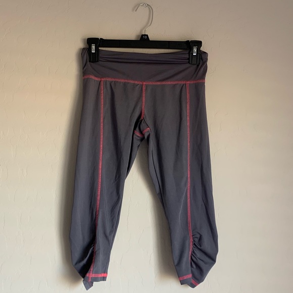 Rue21 Pants - Grey and pink workout capris rue21